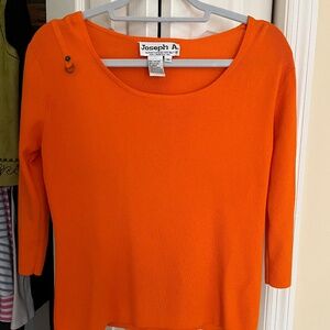 Joseph A beautiful fall 3/4 sleeve orange top - with grommets on sleeves & loop